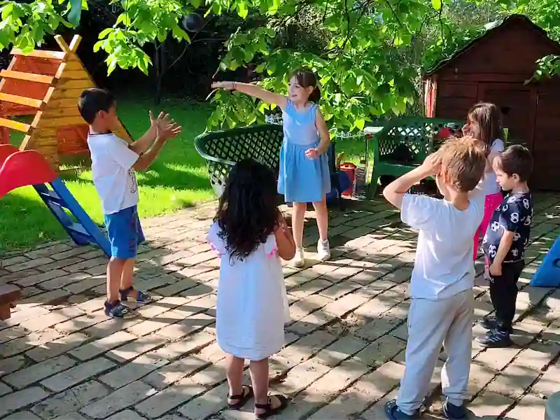 Sportska sekcija u zelenom dvorištu — sportski vrtić Zemun, privatni vrtić Zvončica